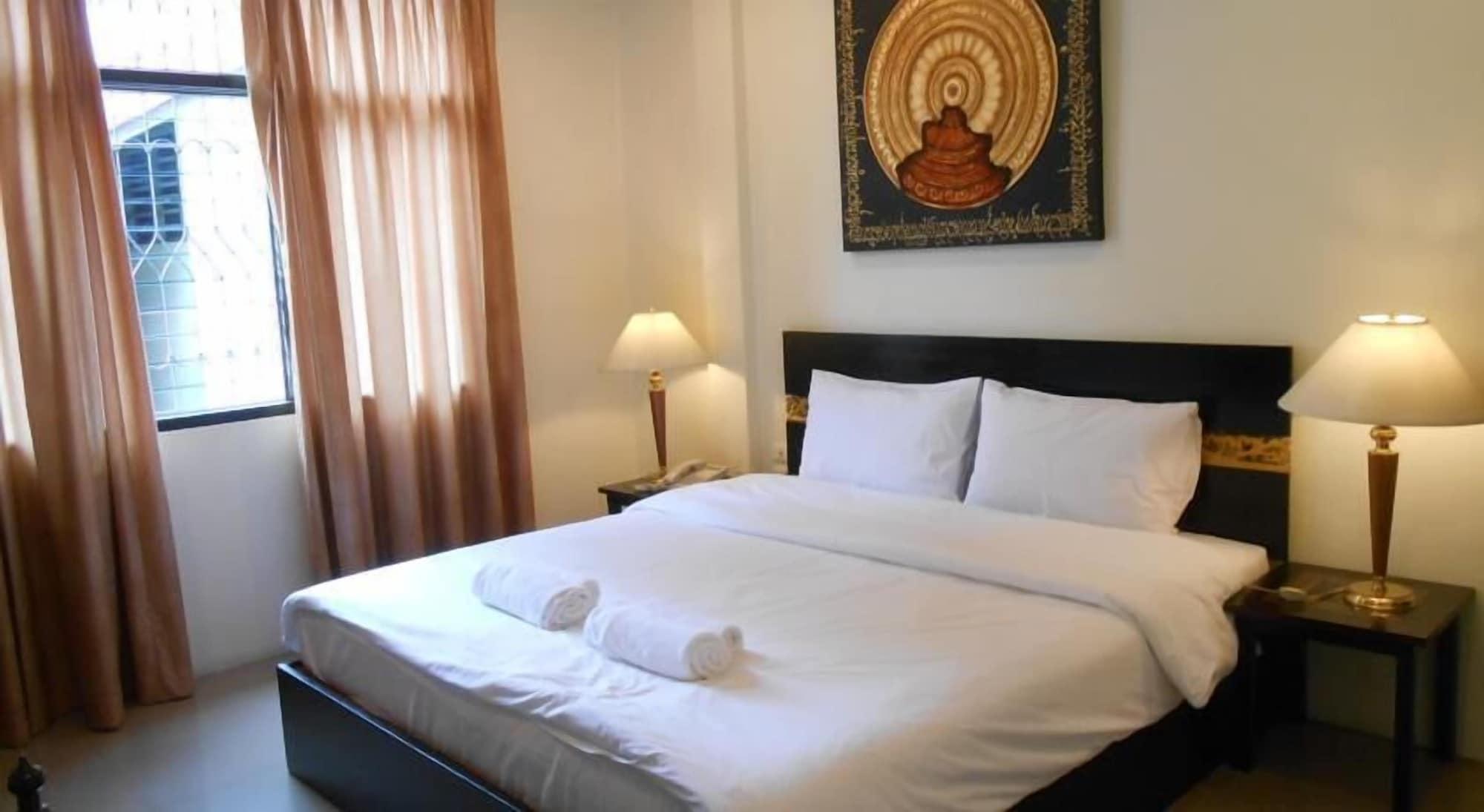 The Bang Khun Phrom Suites Бангкок Экстерьер фото