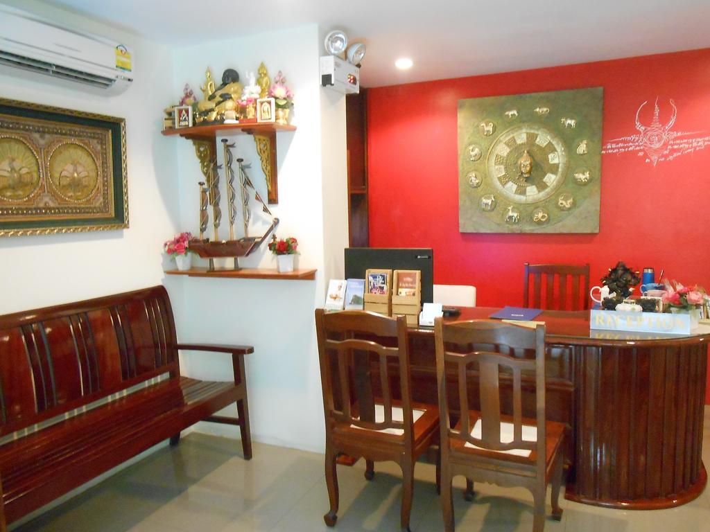 The Bang Khun Phrom Suites Бангкок Экстерьер фото