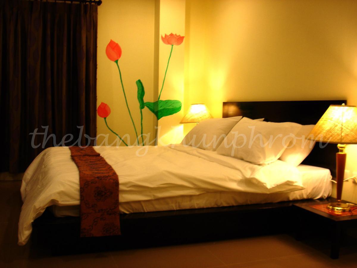 The Bang Khun Phrom Suites Бангкок Экстерьер фото