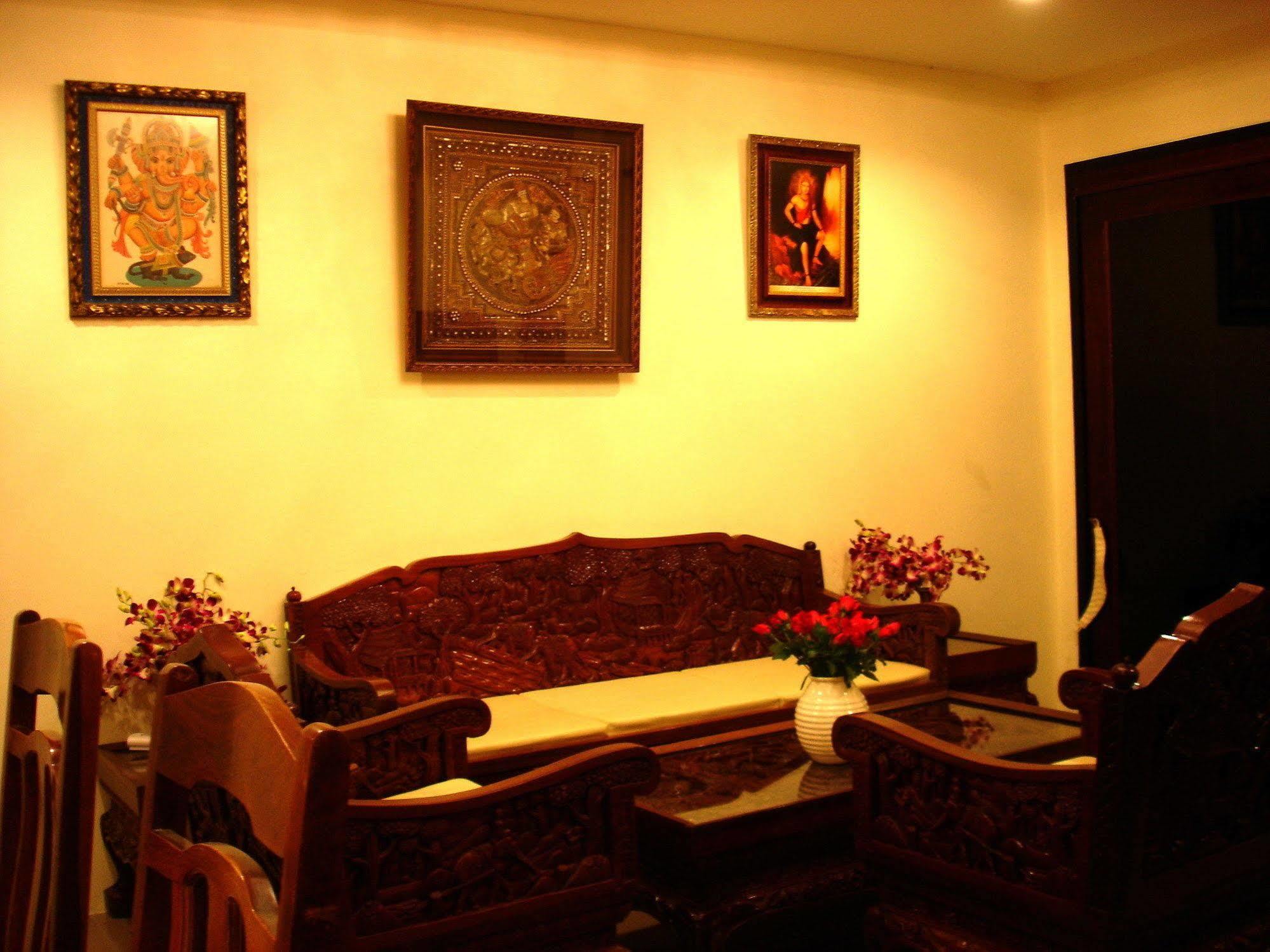 The Bang Khun Phrom Suites Бангкок Экстерьер фото