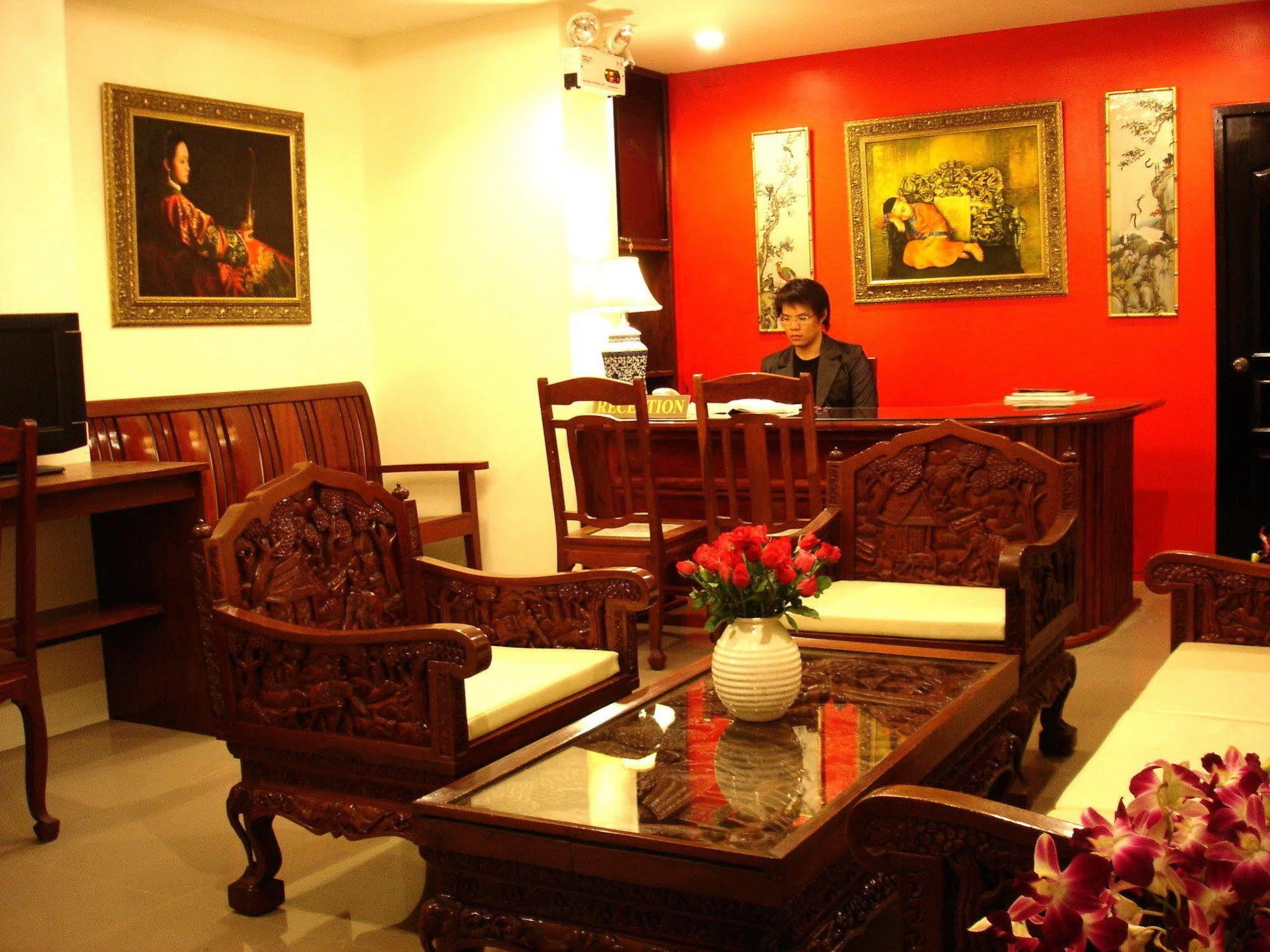 The Bang Khun Phrom Suites Бангкок Экстерьер фото